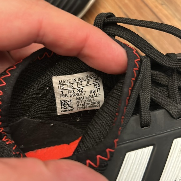 Adidas kids predator white -core black boots for boys wear it just few times - Picture 6 of 8